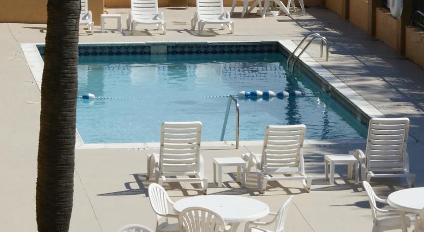 Days Inn Pensacola North Ferry Pass Экстерьер фото