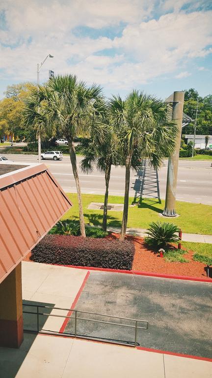 Days Inn Pensacola North Ferry Pass Экстерьер фото